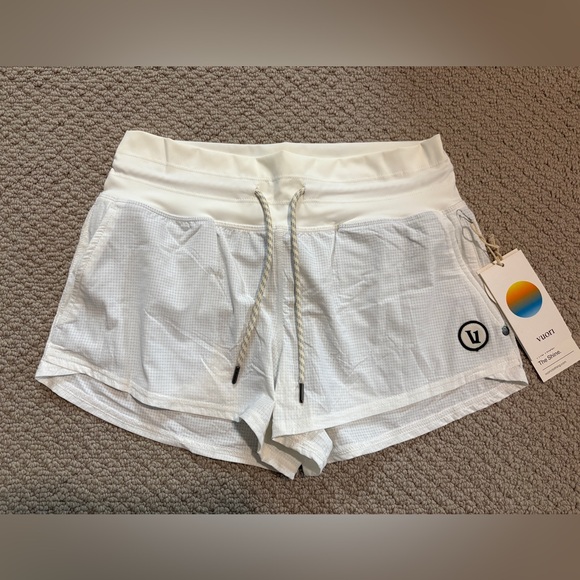 Vuori Pants - Vuori Seabreeze Shorts Size XS